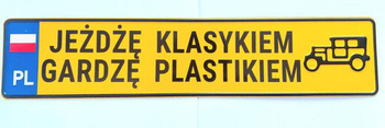 JEŻDZĘ KLASYKIEM GARDZĘ PLASTIKIEM tablica zlotowa żółta zabytkowa