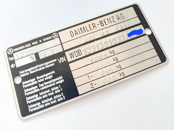 Mercedes W123  W 123 tabliczka tłoczona wytłaczana