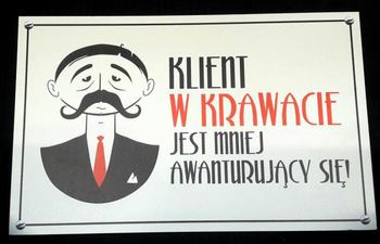 Klient w krawacie- tablica PRL