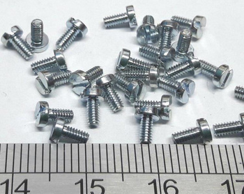 Junak M07 M10 Śruba 3x4mm do tabliczki sygnału