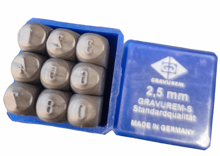 Numeratory 2,5 mm do tabliczek znamionowych