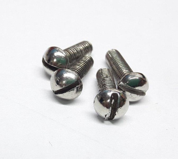 WSK 125 175 śruby do emblematu przykręcanego na bak